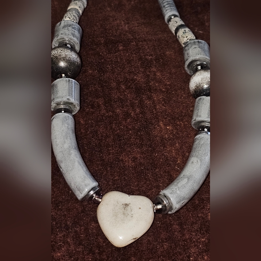 PAT PNDG Elegant Gray Stone and Beaded Necklace - Picture 4 of 4